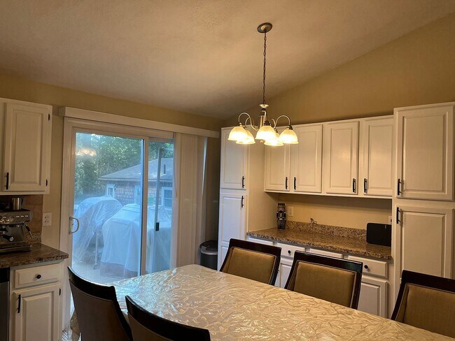 Building Photo - 331 Beachwood Dr