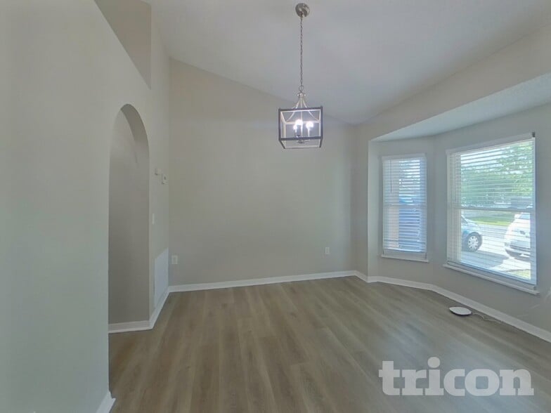 Building Photo - 250 Canterbury Ct