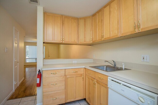 Building Photo - 1620 Hawthorne St