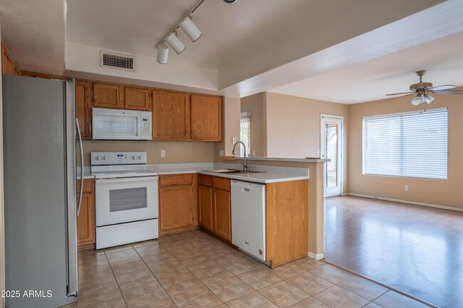 Building Photo - 1356 E Helena Dr