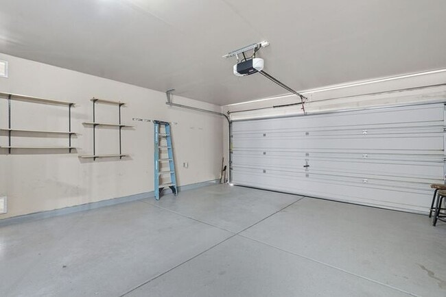 Building Photo - Bright & Inviting Tucson Home Near Davis-M...