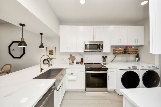 Building Photo - 2001 Bering Dr