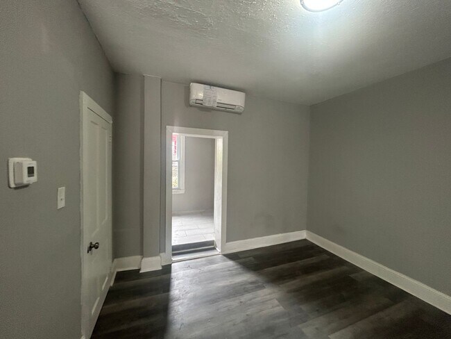 Building Photo - Nice 2Br house with or without voucher