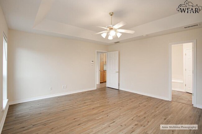 Building Photo - 8 St Andrews Ct