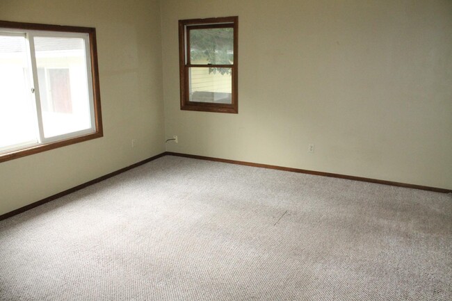 Building Photo - 412 Cottage Ave