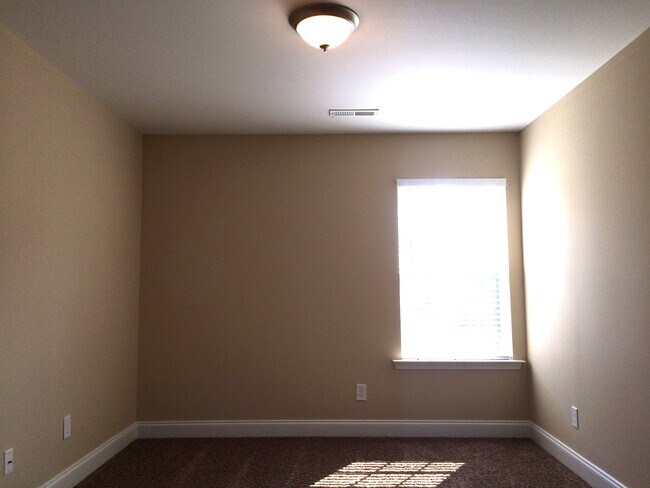 Building Photo - 3686 Village Springs Dr