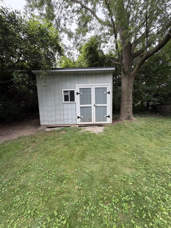 Building Photo - 5S481 Glenoban Dr