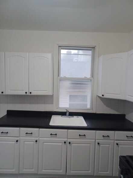 Building Photo - 539 Summer Ave