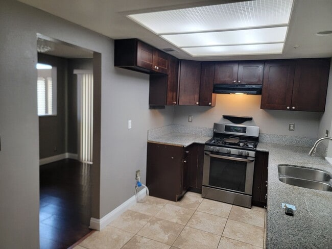 Building Photo - Fontana Two Story