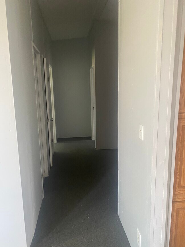 Building Photo - 2319 W Osage Dr