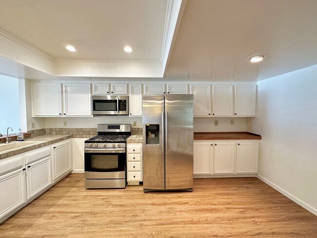 Building Photo - 2 Bedroom + 2 Bathroom Condo |  Surfside IV Gated Community | Unfurnished