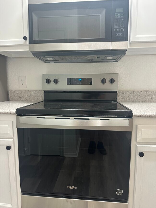 Building Photo - 3705 SW 27th St