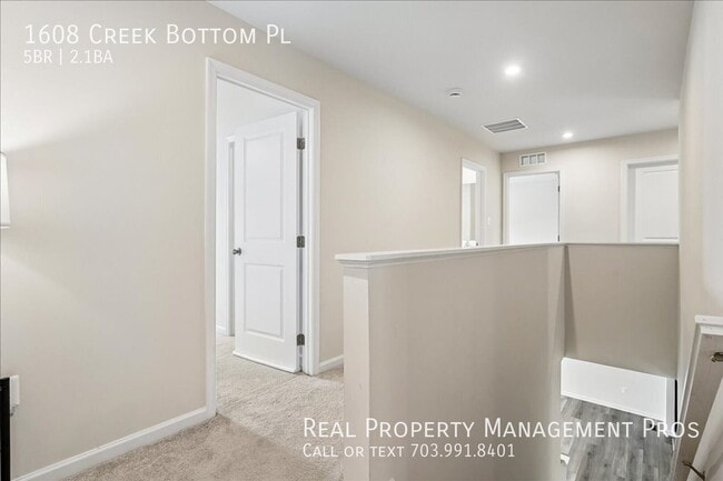 Building Photo - 1608 Creek Bottom Pl