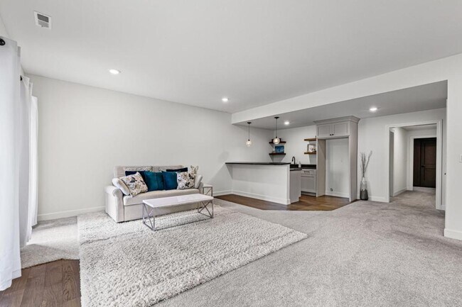 Building Photo - 5709 Bower Ln