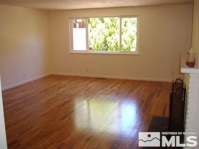 Building Photo - 479 W Plumb Ln