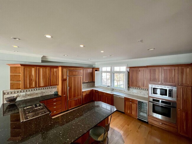 Building Photo - 4 Island Ave