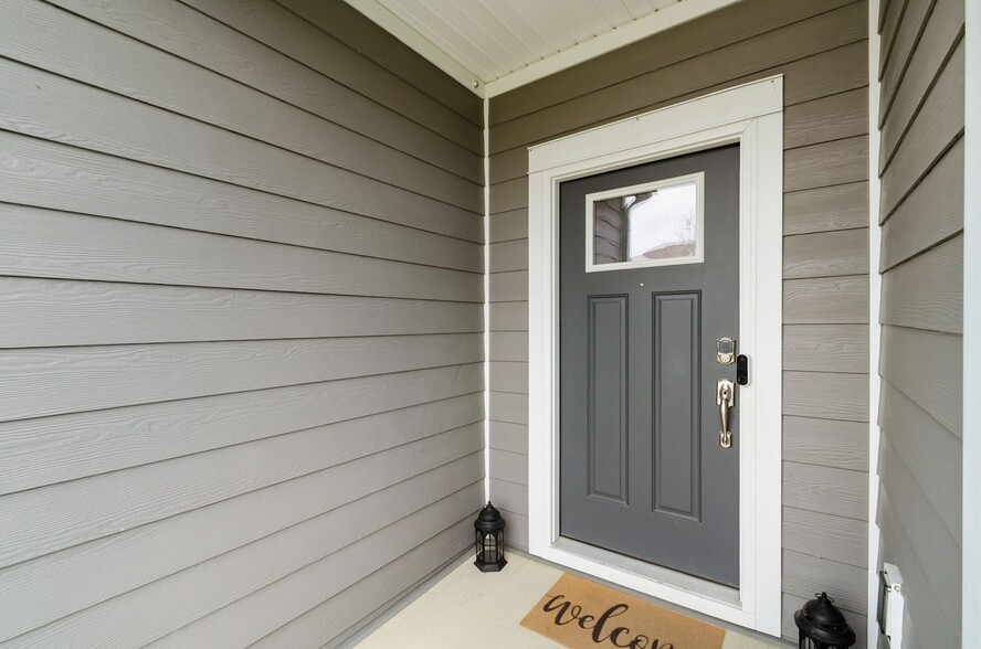 Building Photo - 6692 Rocky Ridge Dr