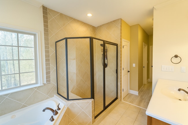 Building Photo - 736 River N Blvd