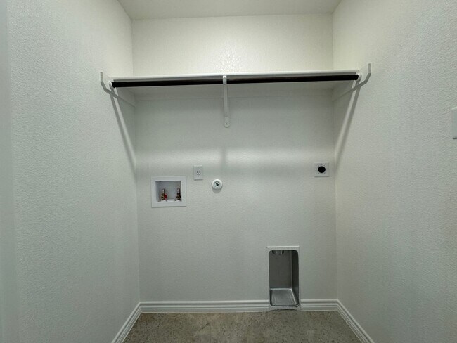 Building Photo - 1234 Lehmann Dr