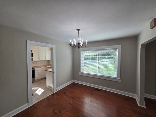 Building Photo - 4094 University Dr