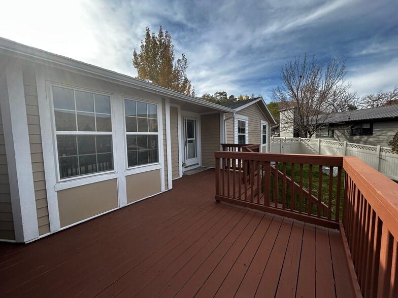Building Photo - 160 Sioux Cir