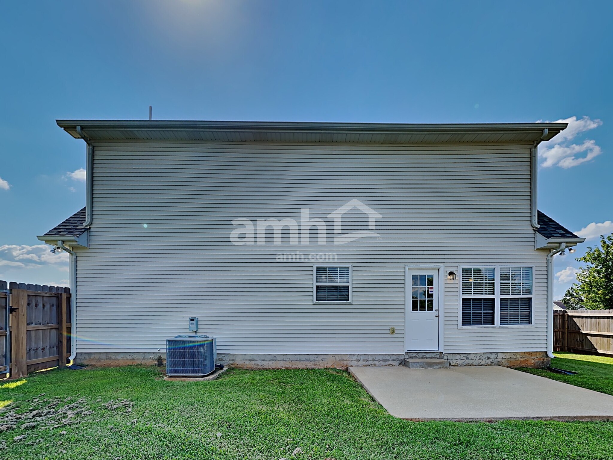 Building Photo - 1609 Carrick Dr