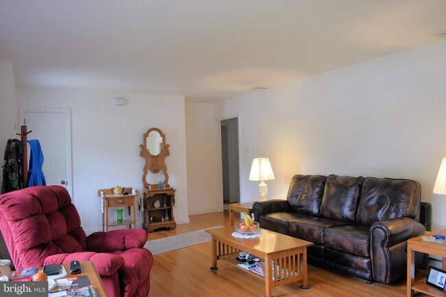 Building Photo - Beautiful 2 bed Rancher for Rent. Palmyra
