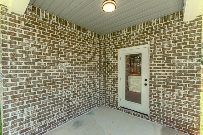 Building Photo - 1404 Hickory St