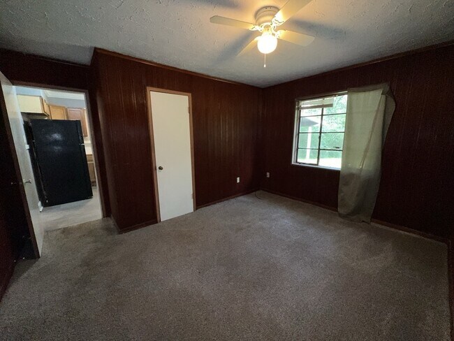 Building Photo - 3030 Oak Forest Dr
