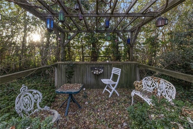 Building Photo - 73 Thames St