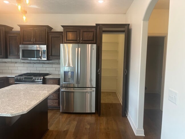 Building Photo - Home For Rent Papillion