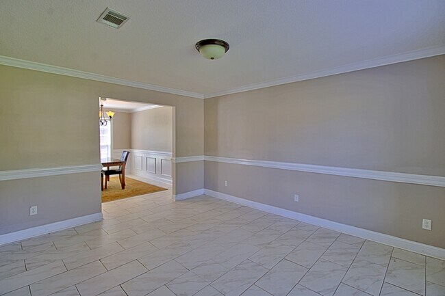 Building Photo - 305 Largo Ct