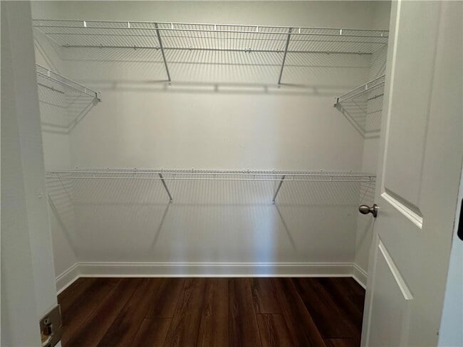 Building Photo - 6577 Beacon Dr