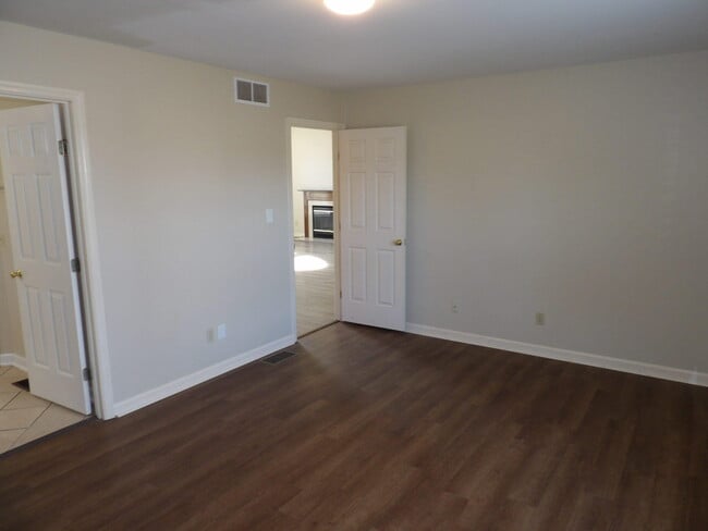 Building Photo - 107 Shannon Ln