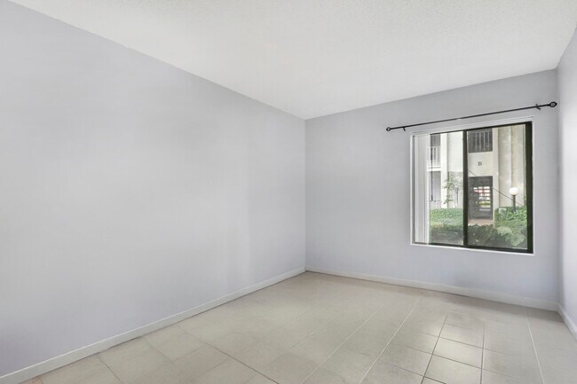 Building Photo - 150 Pineview Rd