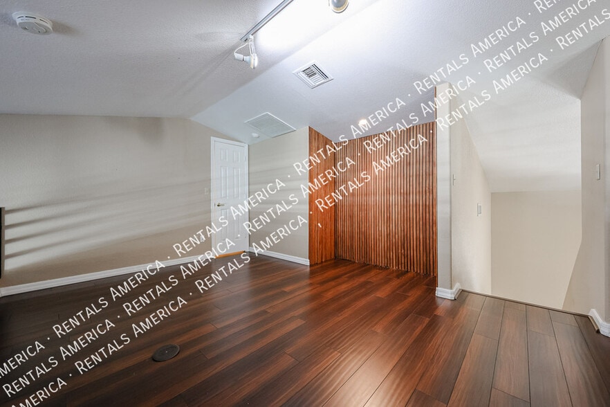 Building Photo - 6126 E Juniper Ave