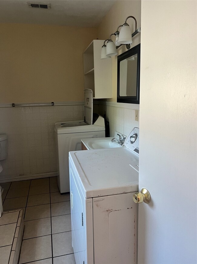 Building Photo - 5604 Chapman St