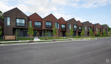 Building Photo - Union at the Grove