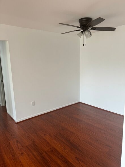 Building Photo - 809 Sunset Ln