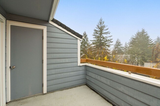 Building Photo - Charming 2 Bed/1 Bath Lake Oswego Condo in Eagle Crest Community