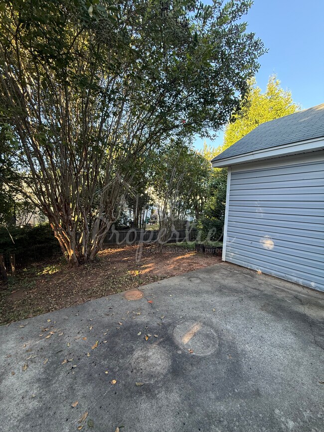 Building Photo - 113 W Horn Ct