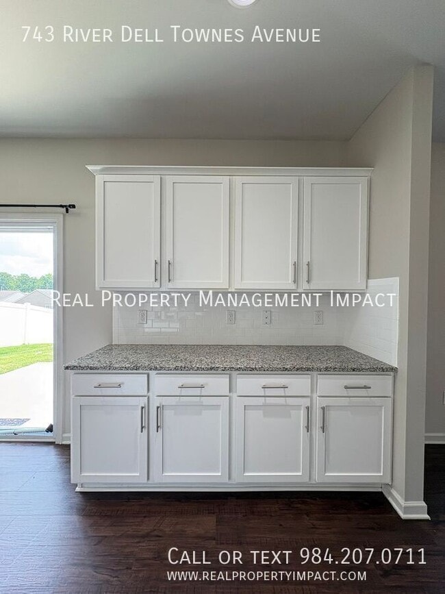 Building Photo - 743 River Dell Townes Ave.