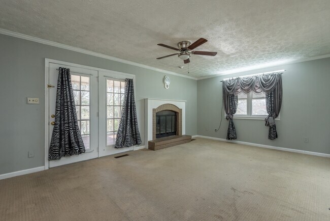 Building Photo - 420 Shelbyville Rd