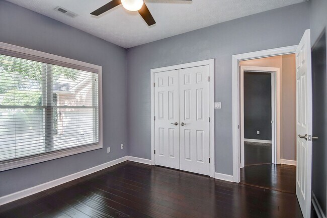 Building Photo - Tastefully Renovated Ranch in Hickory on q...
