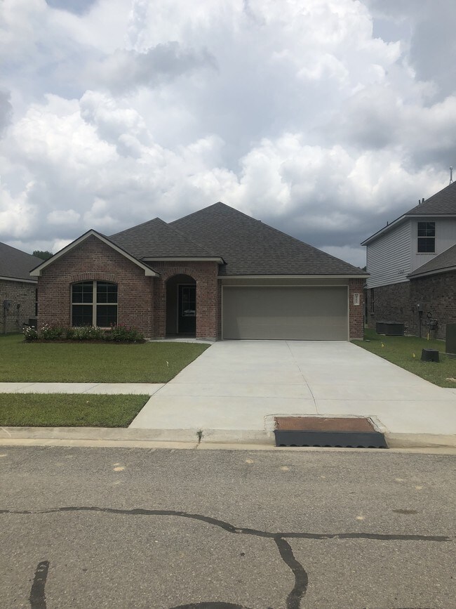 Primary Photo - 35603 Grovemont Dr