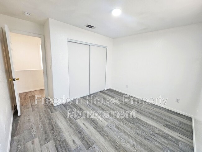 Building Photo - 670 Bourbon St