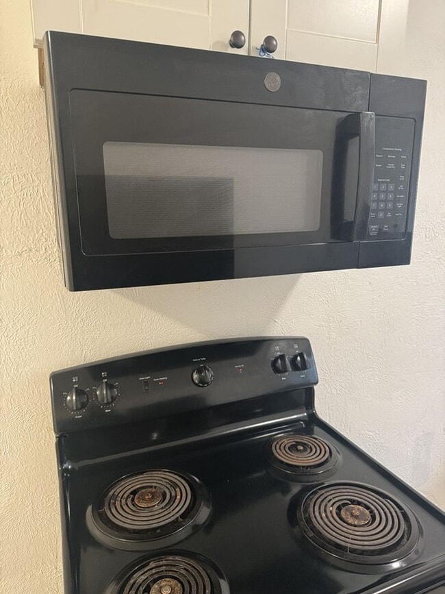 Building Photo - 1903 W Grand Ave