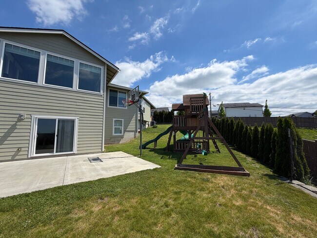 Building Photo - 8212 72nd Pl NE