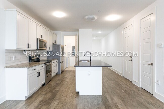 Building Photo - 251 S Mill St