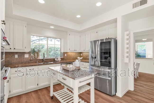 Building Photo - 690 Glasgow Cir